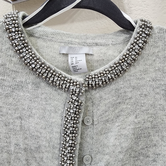 Women&M Crop Knit Sequin trim Cardigan XS - Picture 2 of 9